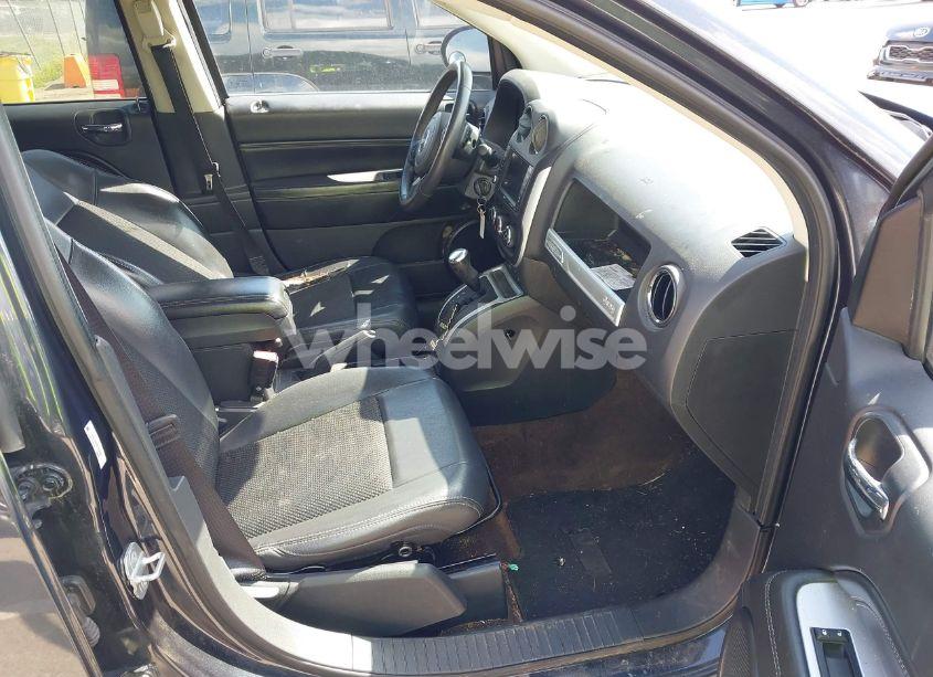 Photo 5 of 2014 Jeep Compass LATITUDE (VIN 1C4NJCEA2ED643388)