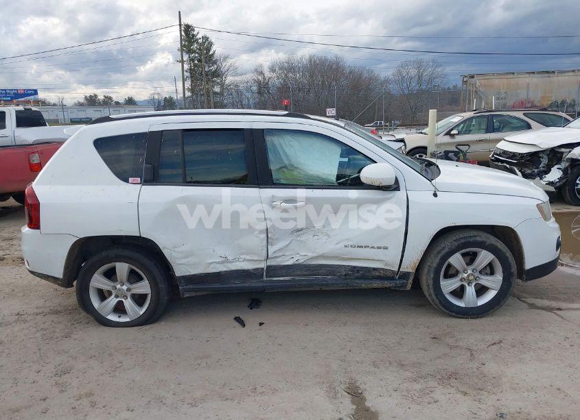 Photo 13 of 2014 Jeep Compass LATITUDE (VIN 1C4NJCEA2ED647943)