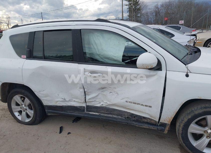 Photo 6 of 2014 Jeep Compass LATITUDE (VIN 1C4NJCEA2ED647943)