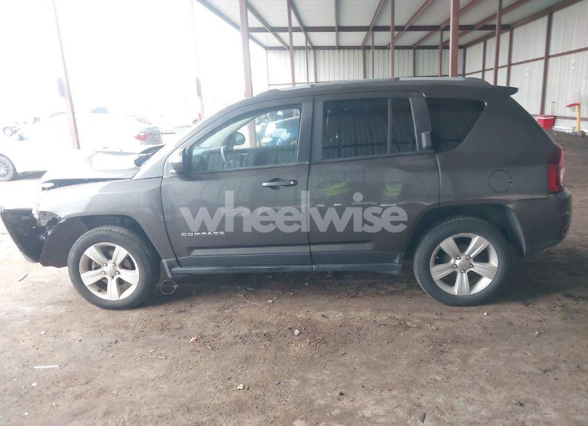 Photo 15 of 2016 Jeep Compass LATITUDE (VIN 1C4NJCEA2GD599833)