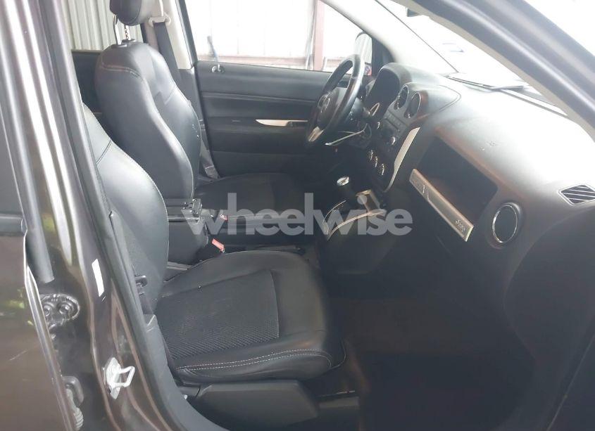 Photo 5 of 2016 Jeep Compass LATITUDE (VIN 1C4NJCEA2GD599833)