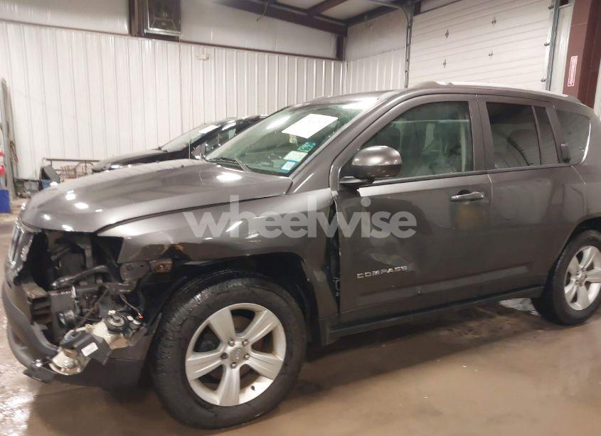 Photo 6 of 2016 Jeep Compass LATITUDE (VIN 1C4NJCEA2GD615044)