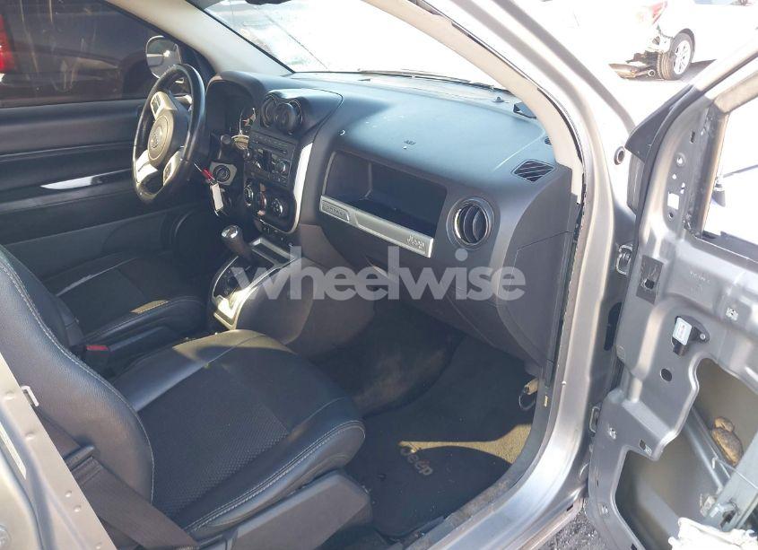 Photo 5 of 2016 Jeep Compass LATITUDE (VIN 1C4NJCEA2GD675759)