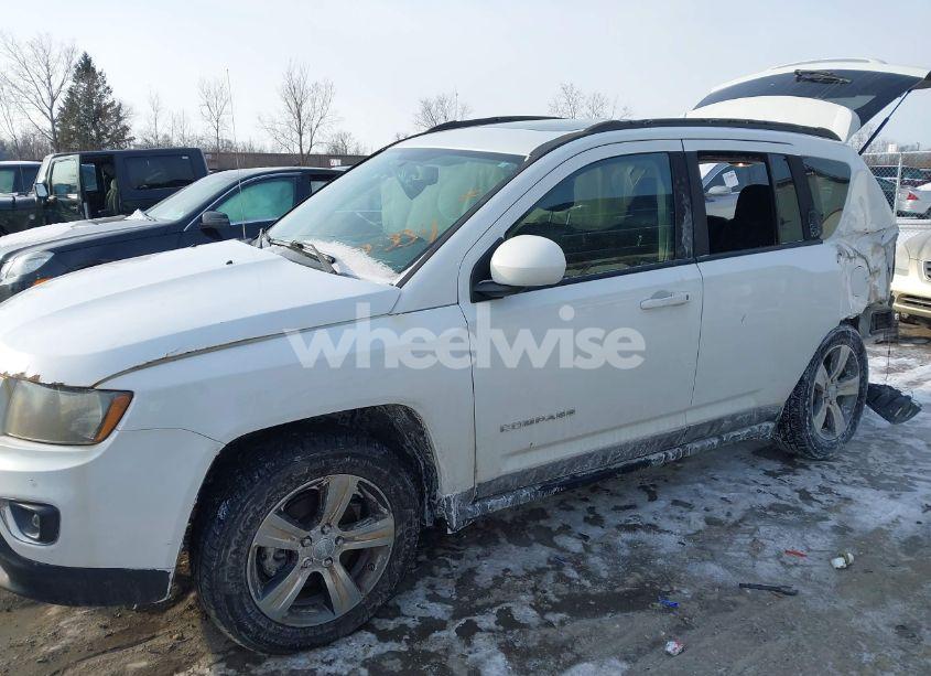 Photo 6 of 2016 Jeep Compass HIGH ALTITUDE EDITION (VIN 1C4NJCEA2GD703334)
