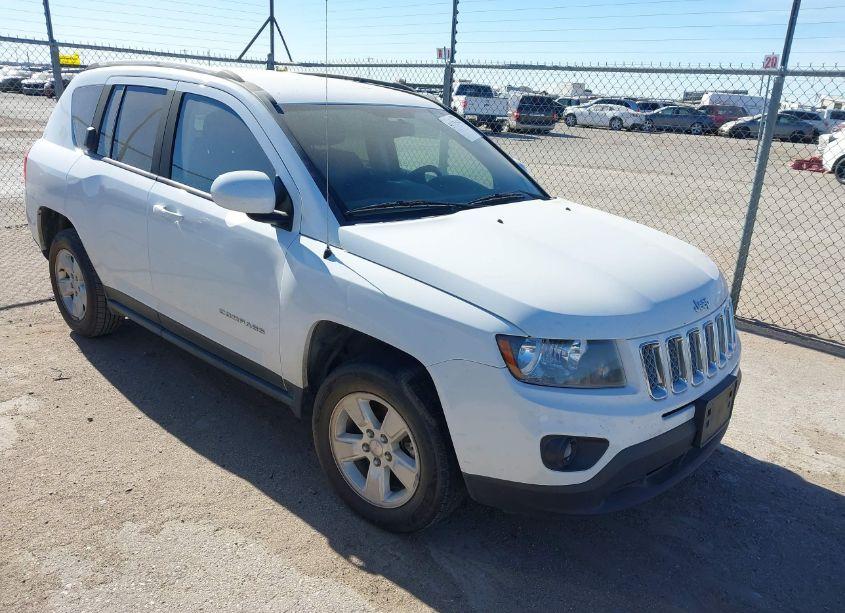 2016 Jeep Compass LATITUDE (VIN 1C4NJCEA2GD744319) main photo