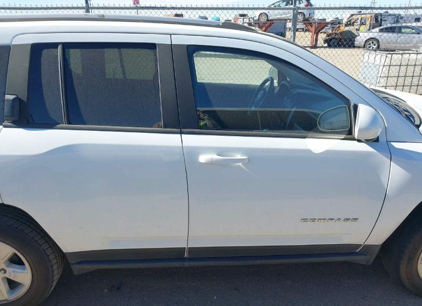 Photo 13 of 2016 Jeep Compass LATITUDE (VIN 1C4NJCEA2GD744319)