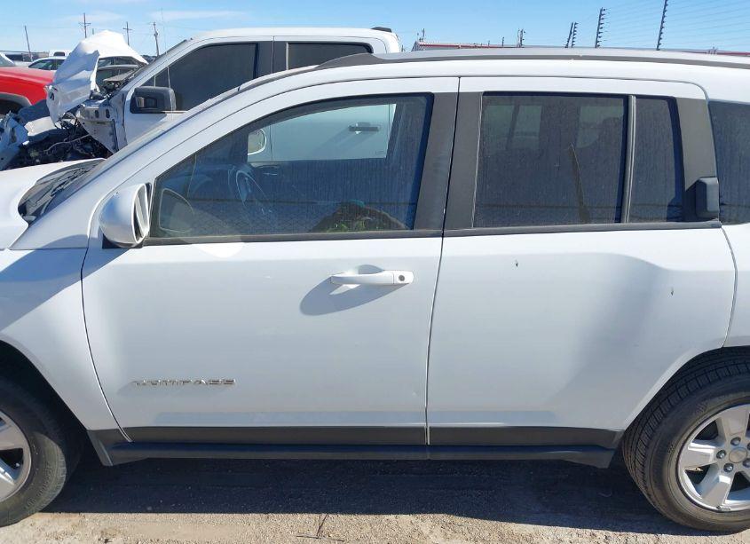 Photo 14 of 2016 Jeep Compass LATITUDE (VIN 1C4NJCEA2GD744319)