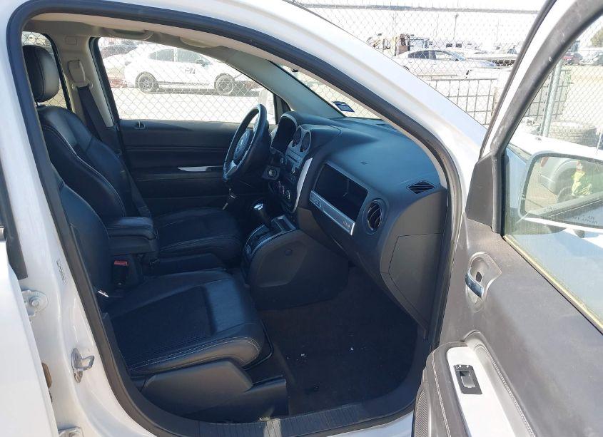 Photo 5 of 2016 Jeep Compass LATITUDE (VIN 1C4NJCEA2GD744319)