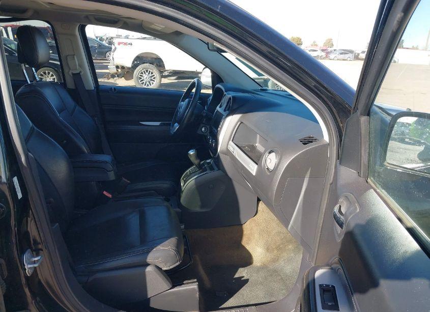 Photo 5 of 2016 Jeep Compass HIGH ALTITUDE EDITION (VIN 1C4NJCEA2GD761735)