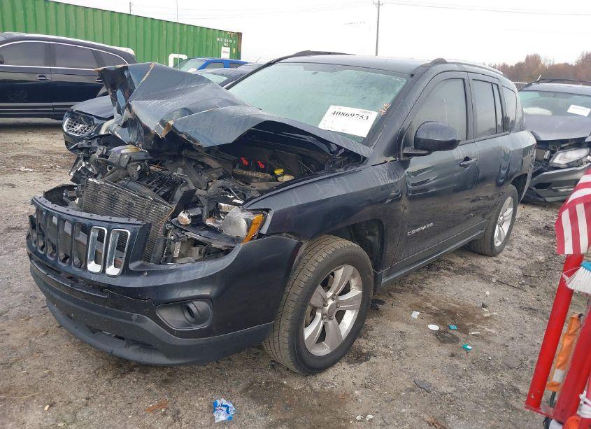 Photo 2 of 2014 Jeep Compass LATITUDE (VIN 1C4NJCEA3ED678666)