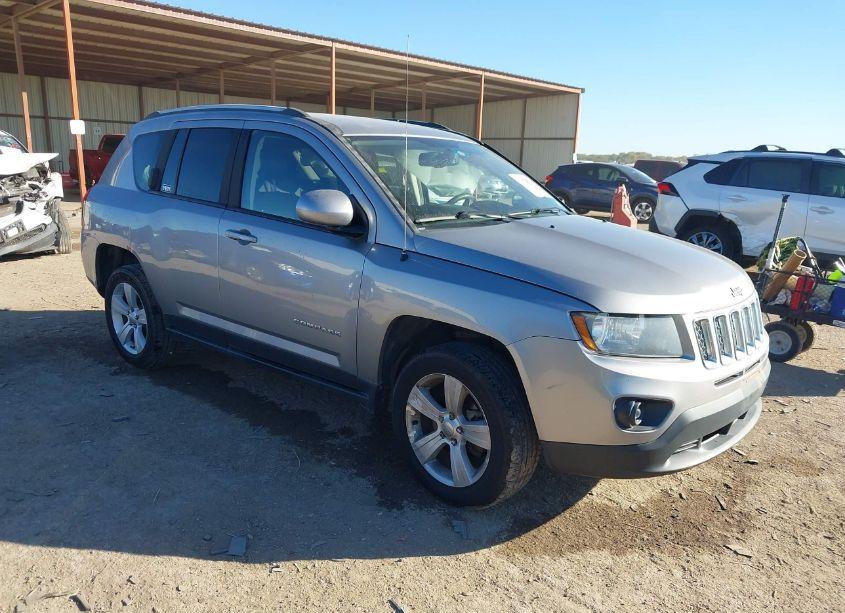 2016 Jeep Compass LATITUDE (VIN 1C4NJCEA3GD615182) main photo