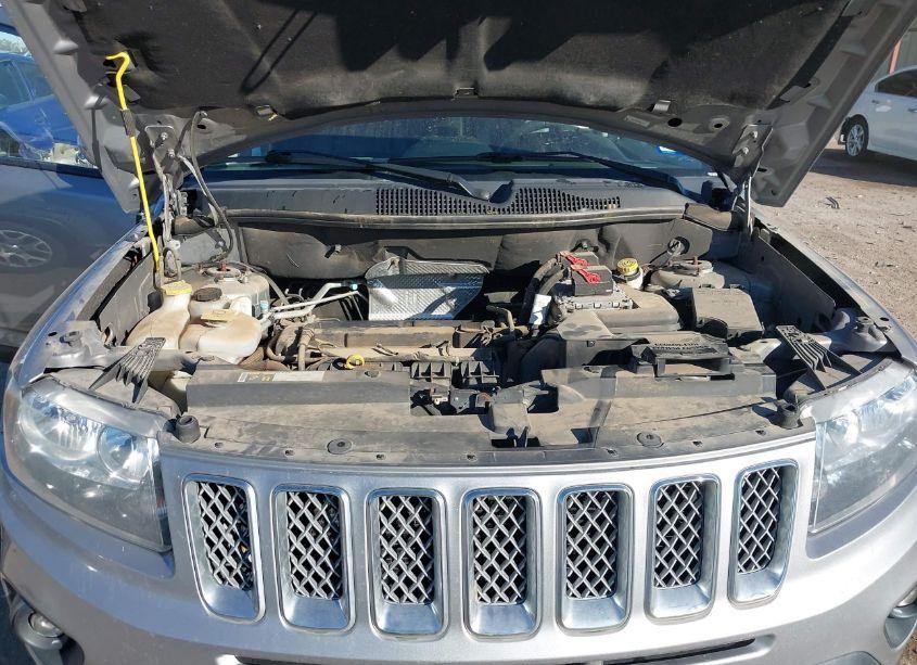 Photo 10 of 2016 Jeep Compass LATITUDE (VIN 1C4NJCEA3GD615182)