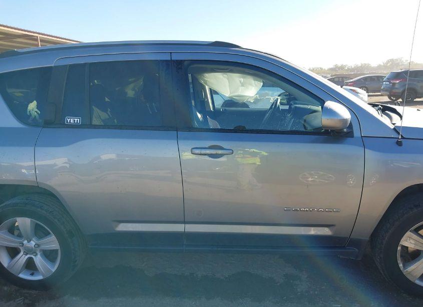 Photo 13 of 2016 Jeep Compass LATITUDE (VIN 1C4NJCEA3GD615182)