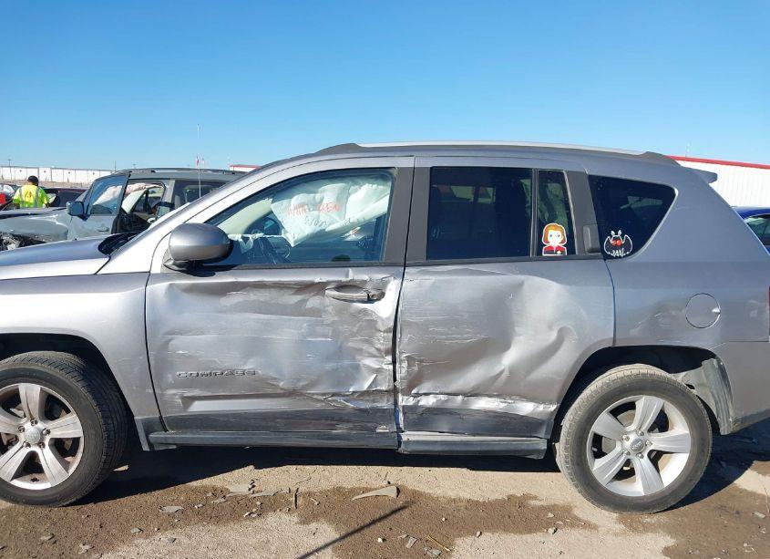 Photo 14 of 2016 Jeep Compass LATITUDE (VIN 1C4NJCEA3GD615182)