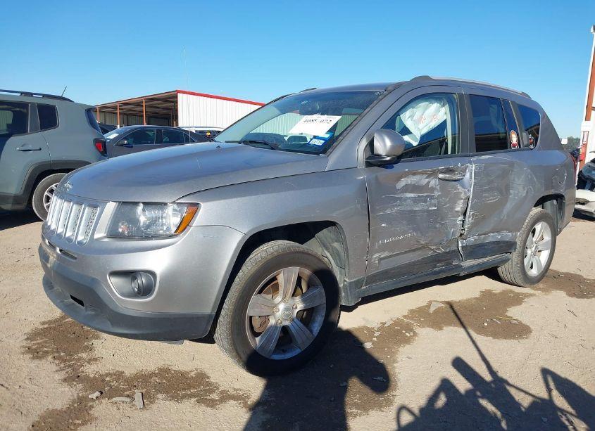Photo 2 of 2016 Jeep Compass LATITUDE (VIN 1C4NJCEA3GD615182)