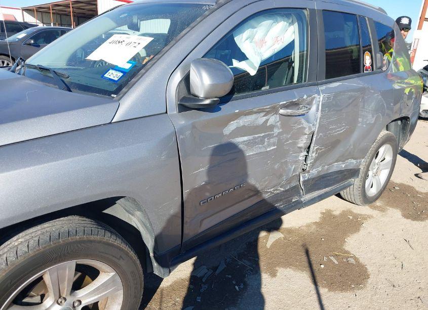 Photo 6 of 2016 Jeep Compass LATITUDE (VIN 1C4NJCEA3GD615182)