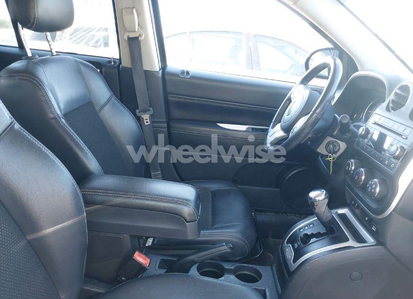 Photo 5 of 2016 Jeep Compass LATITUDE (VIN 1C4NJCEA3GD734883)