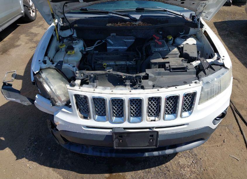 Photo 10 of 2014 Jeep Compass LATITUDE (VIN 1C4NJCEA4ED645451)