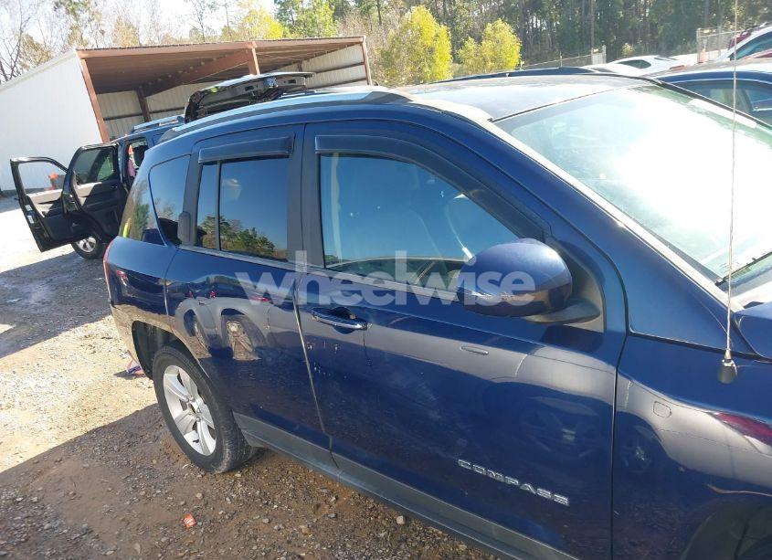 Photo 13 of 2014 Jeep Compass LATITUDE (VIN 1C4NJCEA4ED676599)