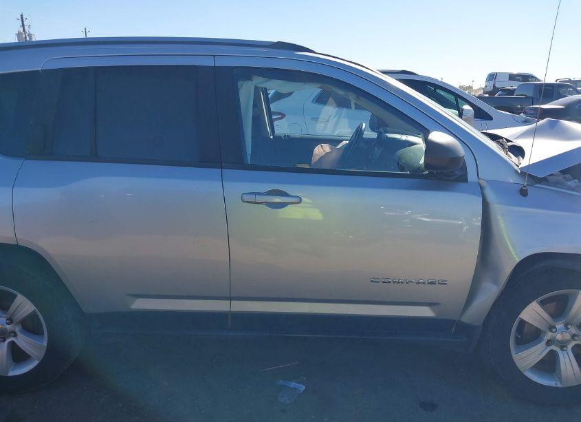 Photo 13 of 2012 Jeep Compass LATITUDE (VIN 1C4NJCEA5CD626968)