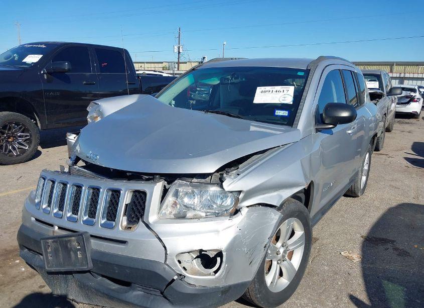 Photo 2 of 2012 Jeep Compass LATITUDE (VIN 1C4NJCEA5CD626968)