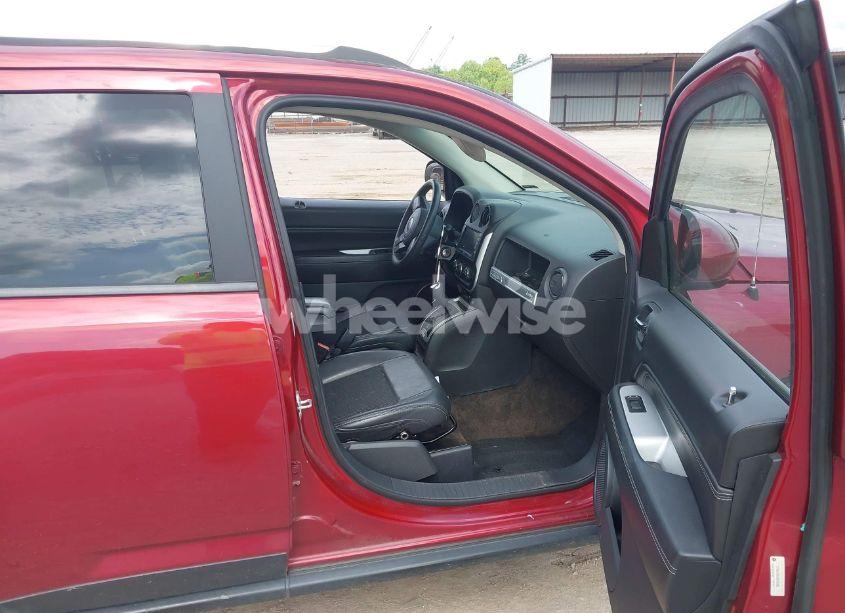 Photo 5 of 2014 Jeep Compass LATITUDE (VIN 1C4NJCEA5ED547450)