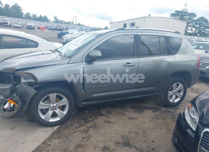 Photo 14 of 2014 Jeep Compass LATITUDE (VIN 1C4NJCEA5ED624205)