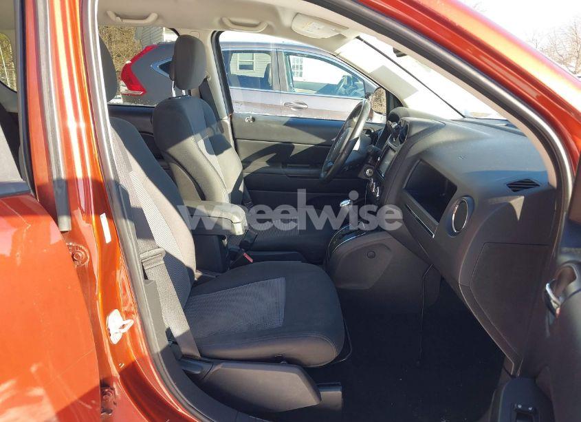 Photo 5 of 2012 Jeep Compass LATITUDE (VIN 1C4NJCEA7CD579457)