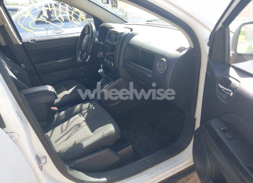 Photo 5 of 2012 Jeep Compass LATITUDE (VIN 1C4NJCEA7CD639298)