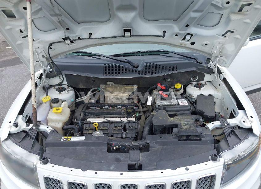 Photo 10 of 2016 Jeep Compass LATITUDE (VIN 1C4NJCEA7GD628257)