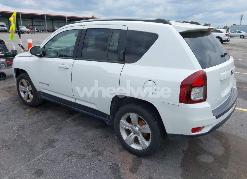 Photo 3 of 2016 Jeep Compass LATITUDE (VIN 1C4NJCEA7GD628257)