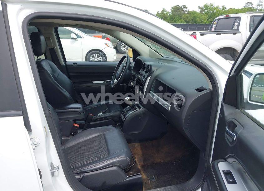 Photo 5 of 2016 Jeep Compass LATITUDE (VIN 1C4NJCEA7GD628257)