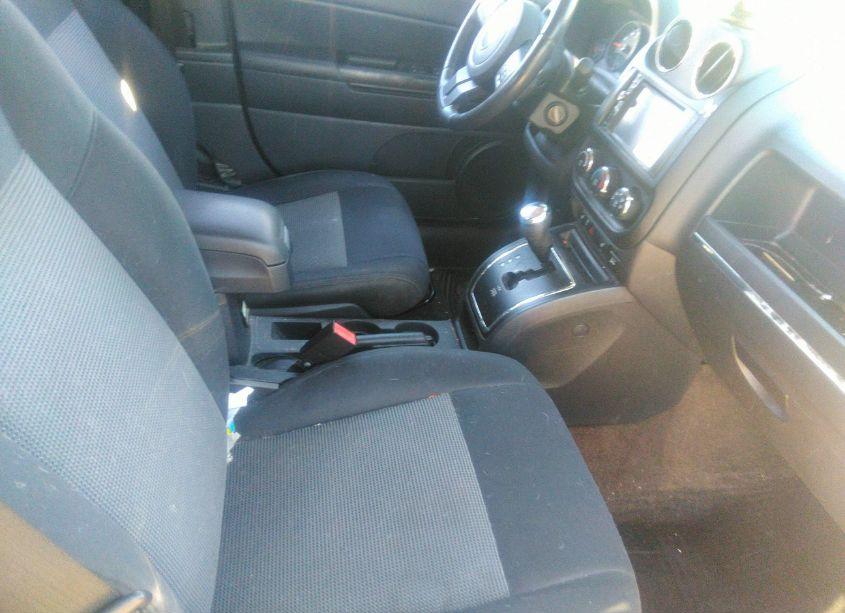 Photo 5 of 2013 Jeep Compass LATITUDE (VIN 1C4NJCEA8DD255922)