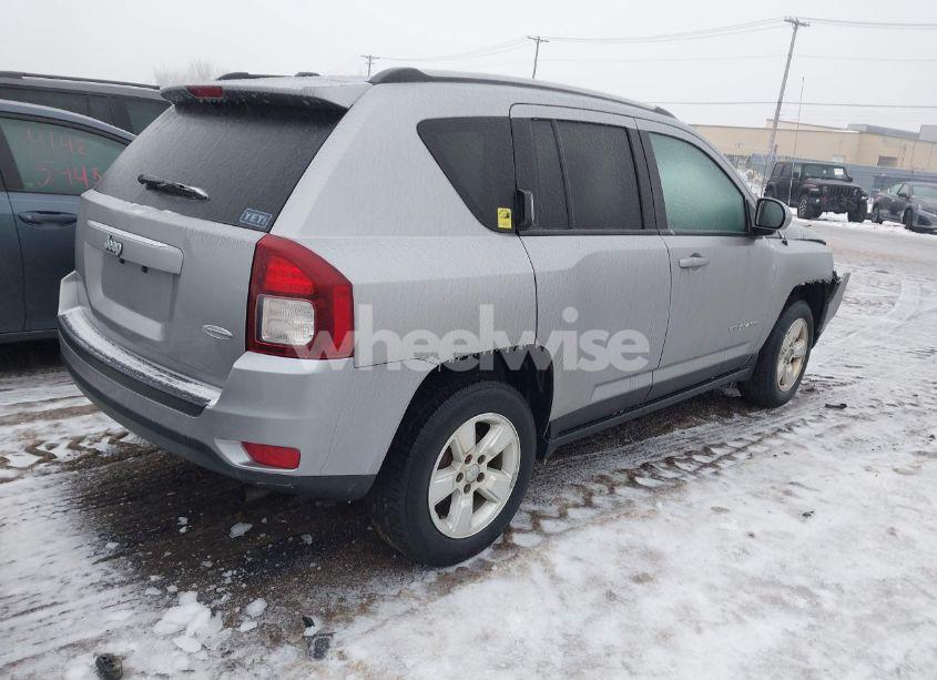Photo 4 of 2016 Jeep Compass LATITUDE (VIN 1C4NJCEA8GD744535)