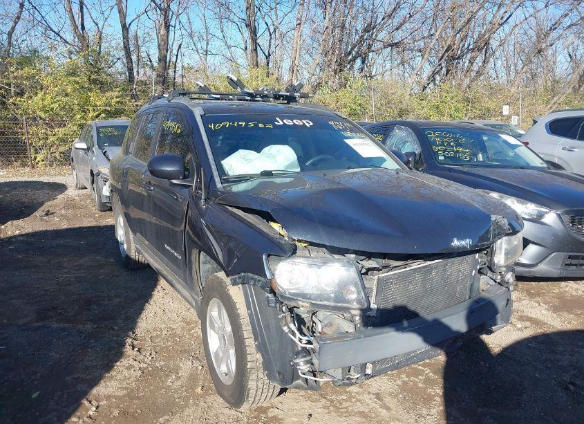 2014 Jeep Compass LATITUDE (VIN 1C4NJCEA9ED629004) main photo