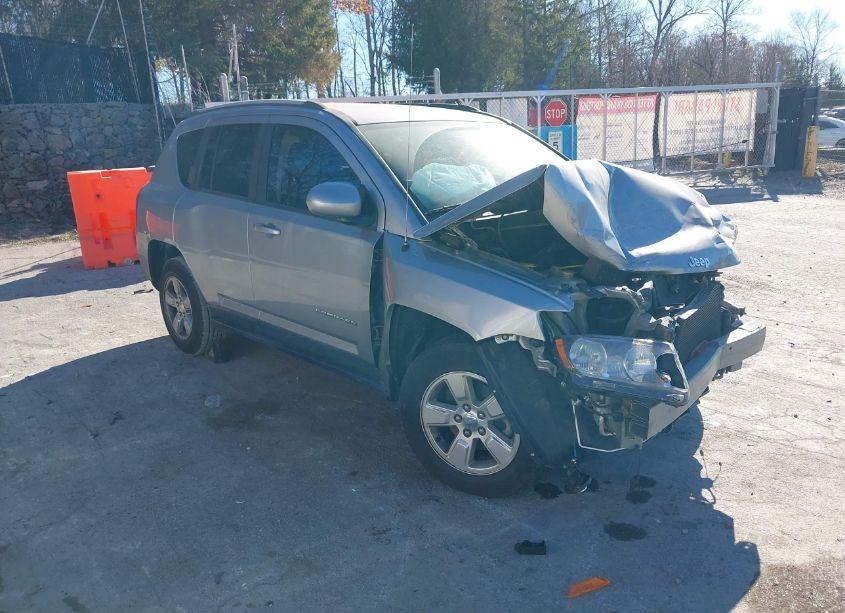2016 Jeep Compass LATITUDE (VIN 1C4NJCEA9GD688900) main photo
