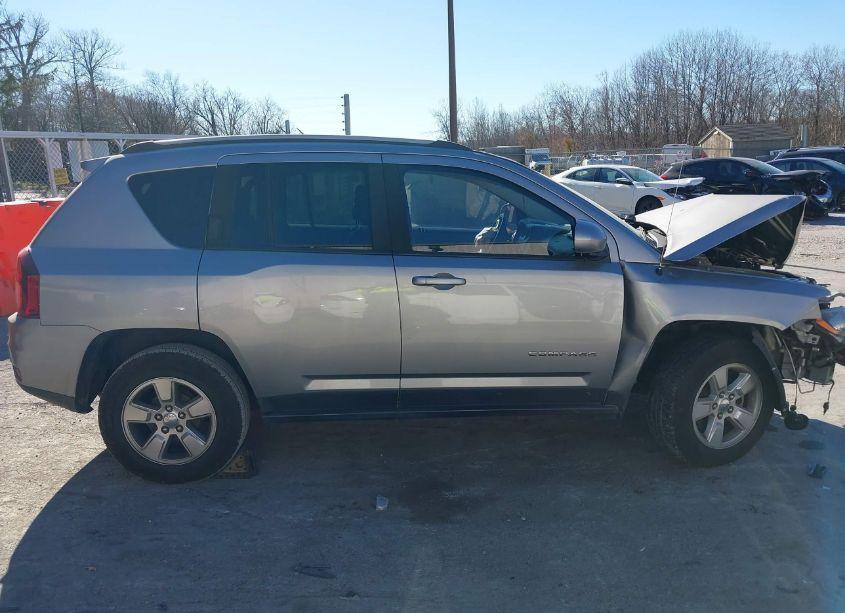 Photo 14 of 2016 Jeep Compass LATITUDE (VIN 1C4NJCEA9GD688900)
