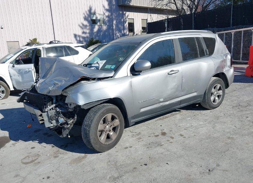 Photo 2 of 2016 Jeep Compass LATITUDE (VIN 1C4NJCEA9GD688900)