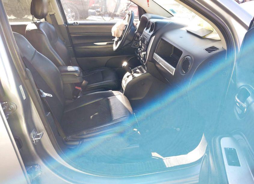 Photo 5 of 2016 Jeep Compass LATITUDE (VIN 1C4NJCEA9GD688900)