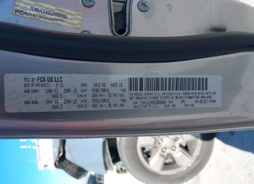 Photo 9 of 2016 Jeep Compass LATITUDE (VIN 1C4NJCEA9GD688900)