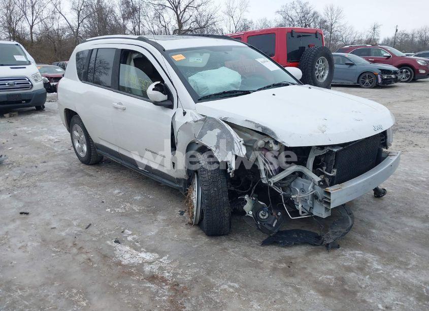 2014 Jeep Compass LATITUDE (VIN 1C4NJCEAXED510247) main photo