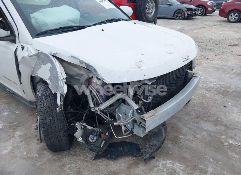 Photo 18 of 2014 Jeep Compass LATITUDE (VIN 1C4NJCEAXED510247)