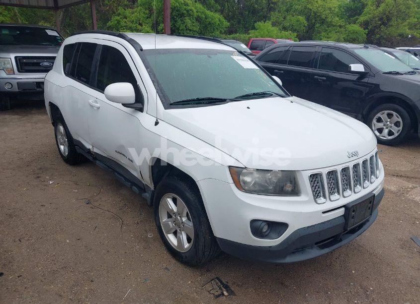 2014 Jeep Compass LATITUDE (VIN 1C4NJCEAXED715454) main photo