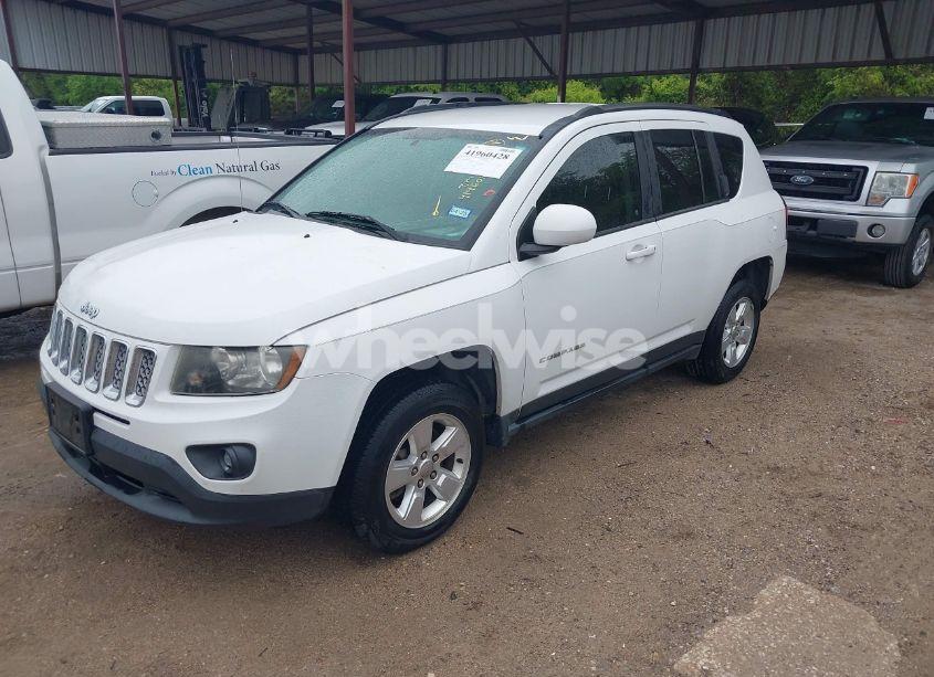 Photo 2 of 2014 Jeep Compass LATITUDE (VIN 1C4NJCEAXED715454)