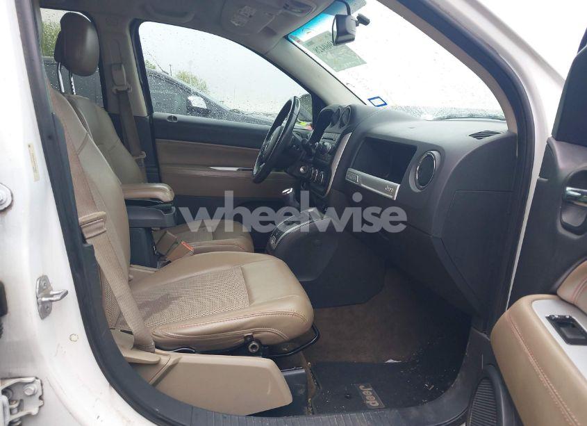 Photo 5 of 2014 Jeep Compass LATITUDE (VIN 1C4NJCEAXED715454)