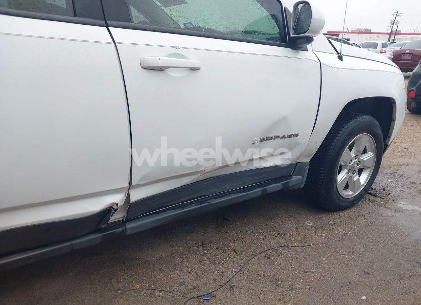 Photo 6 of 2014 Jeep Compass LATITUDE (VIN 1C4NJCEAXED715454)