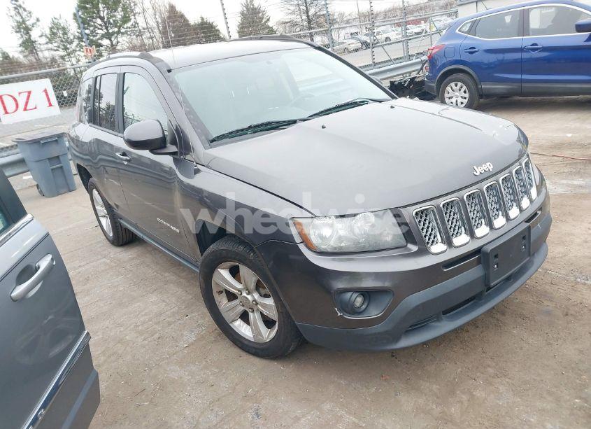 2016 Jeep Compass LATITUDE (VIN 1C4NJCEAXGD648311) main photo