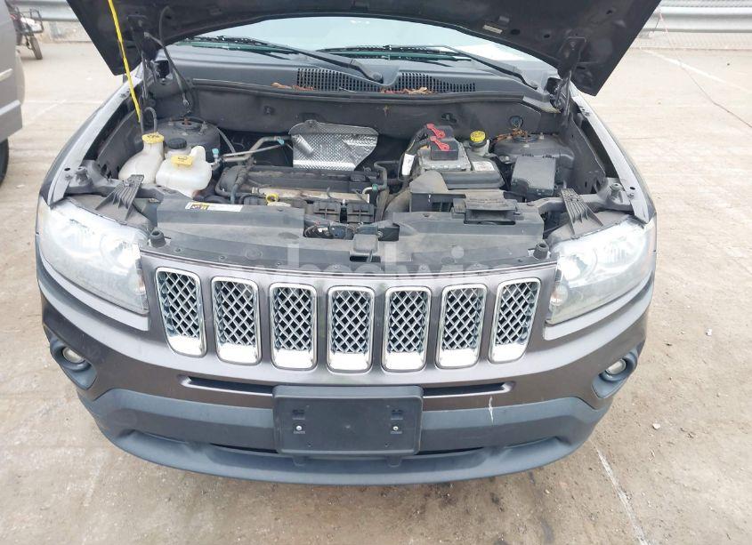 Photo 10 of 2016 Jeep Compass LATITUDE (VIN 1C4NJCEAXGD648311)