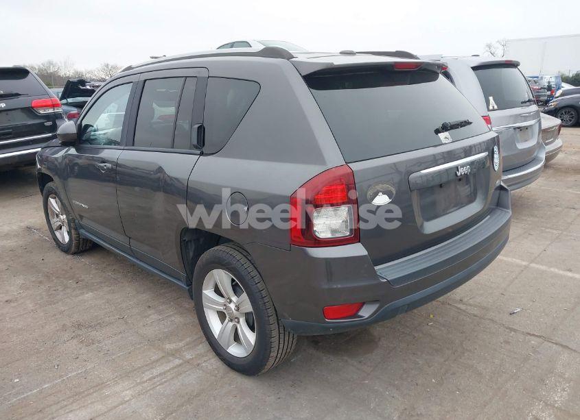 Photo 3 of 2016 Jeep Compass LATITUDE (VIN 1C4NJCEAXGD648311)