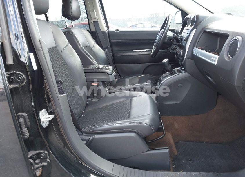 Photo 5 of 2014 Jeep Compass LATITUDE (VIN 1C4NJCEB0ED628221)